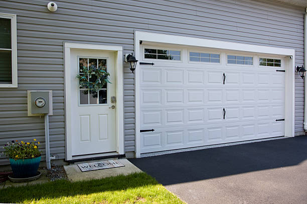 24/7 Emergency Garage Door Panel Replacement experts in Walden, TN